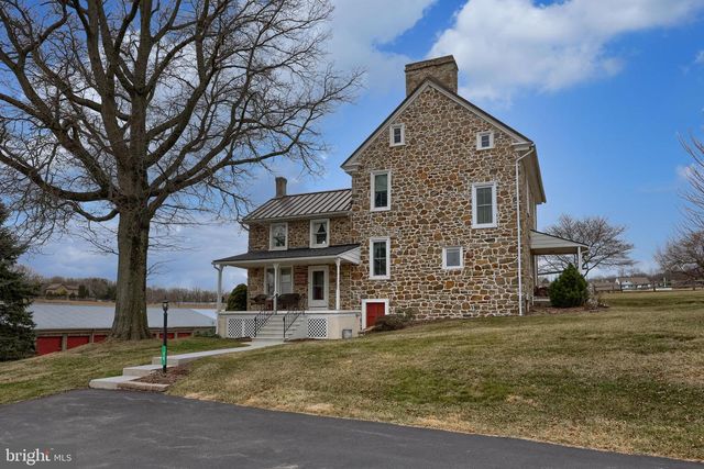 76 S BRICK LN, Elverson, PA 19520