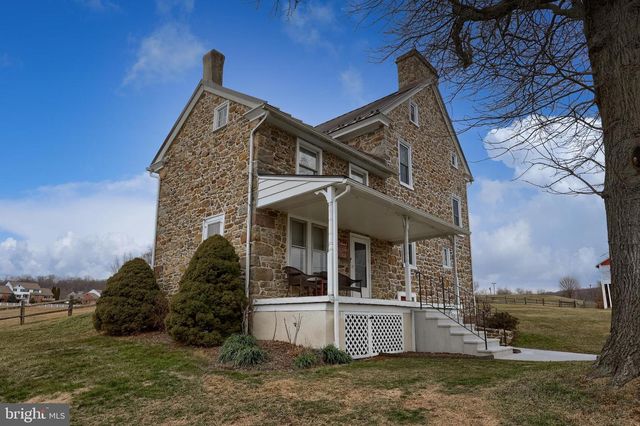 76 S BRICK LN, Elverson, PA 19520