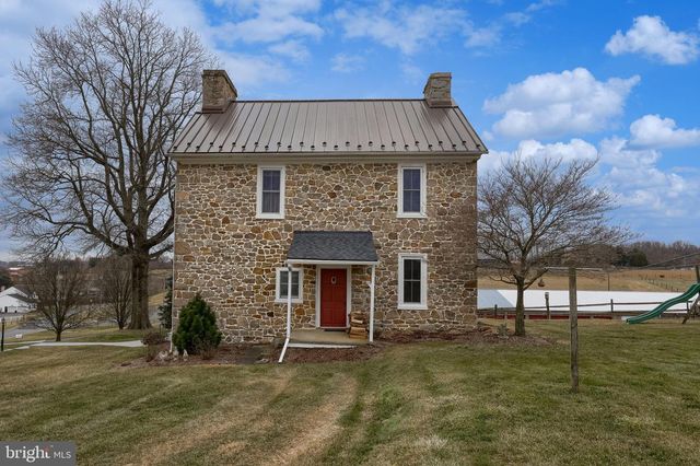 76 S BRICK LN, Elverson, PA 19520