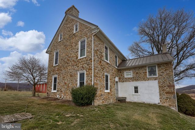 76 S BRICK LN, Elverson, PA 19520