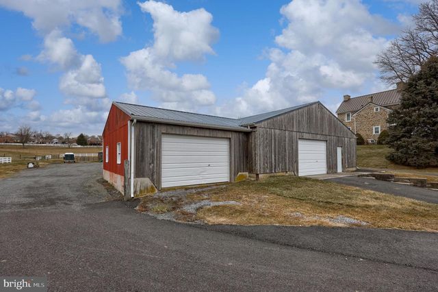 76 S BRICK LN, Elverson, PA 19520