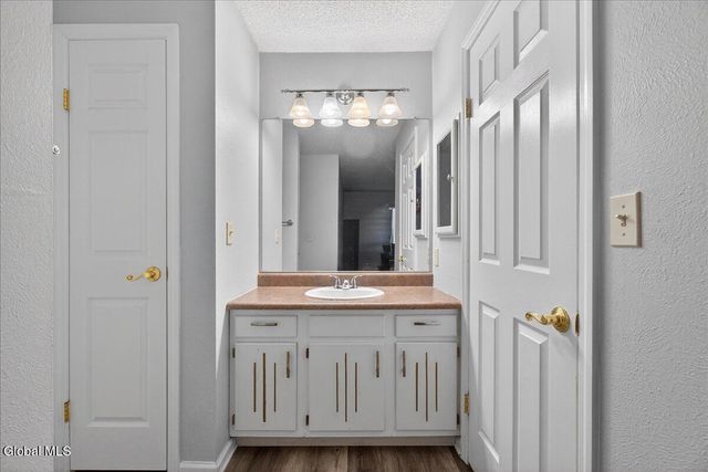 105 Yorktown Drive, Clifton Park, NY 12065