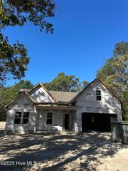 2401 Sunset Harbor Road SE, Bolivia, NC 28422