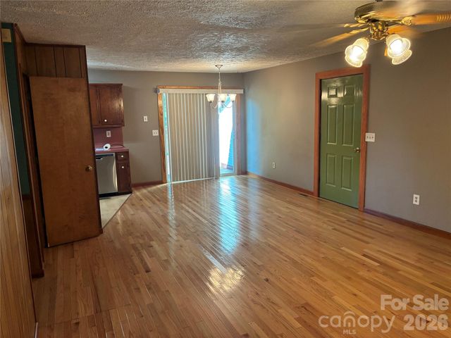 1008 Hopedale Drive, Lenoir, NC 28645