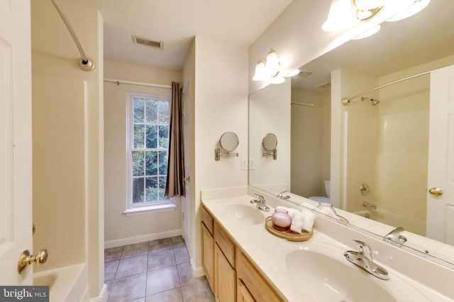 6210 FOREST GROVE DR, Fredericksburg, VA 22407