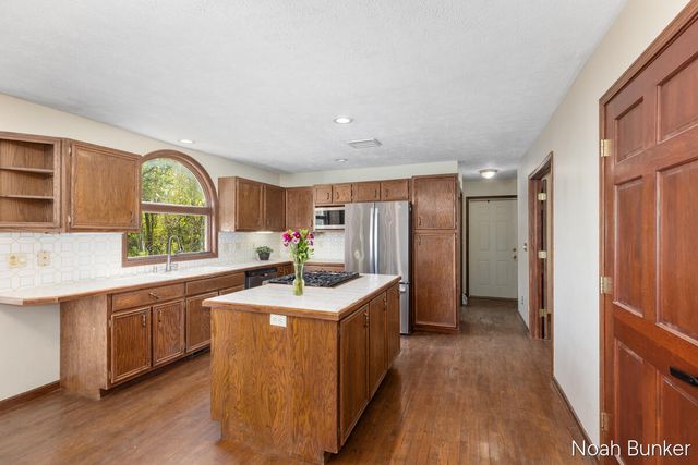 4689 8th Street, Caledonia, MI 49316
