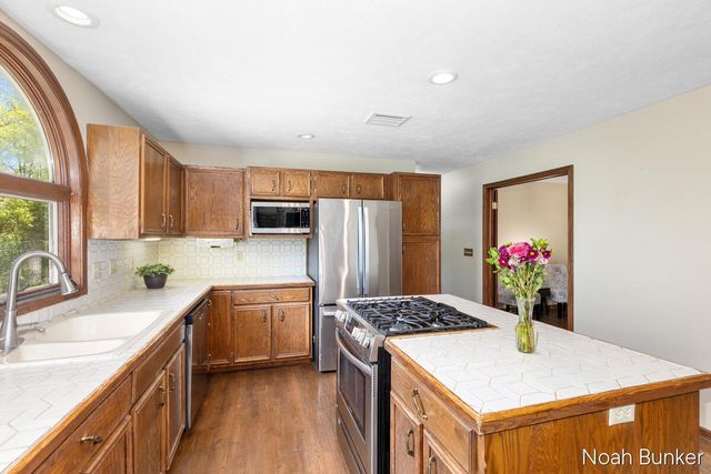 4689 8th Street, Caledonia, MI 49316