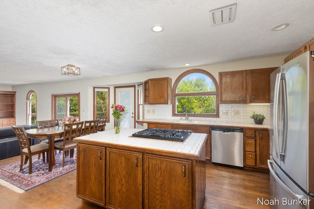 4689 8th Street, Caledonia, MI 49316