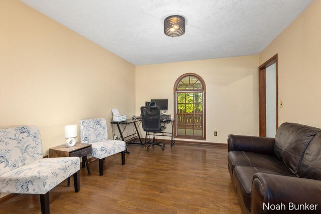 4689 8th Street, Caledonia, MI 49316