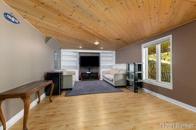 4689 8th Street, Caledonia, MI 49316