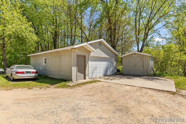 4689 8th Street, Caledonia, MI 49316
