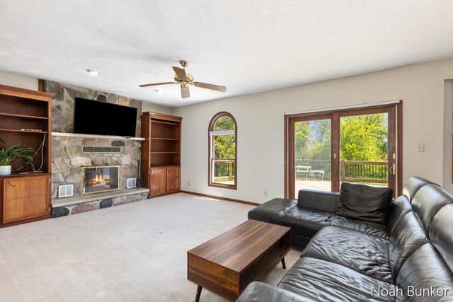 4689 8th Street, Caledonia, MI 49316
