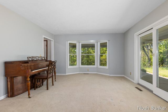 4689 8th Street, Caledonia, MI 49316