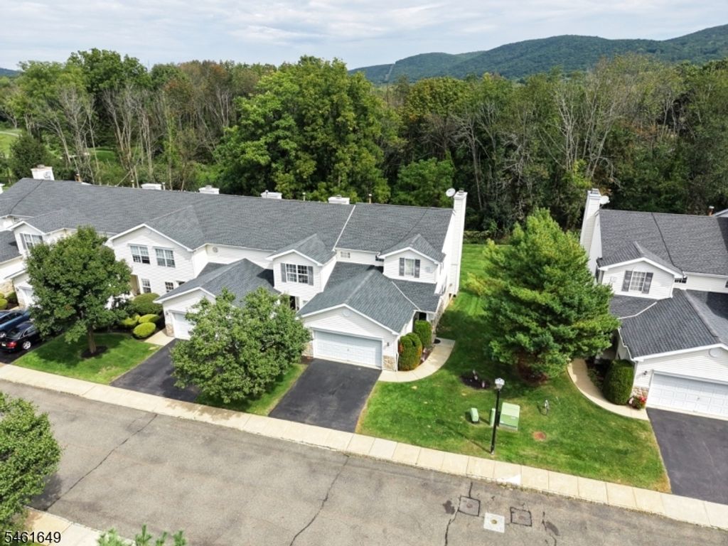 51 Lakeview Dr, Hamburg Boro, NJ 07419 — photo 3