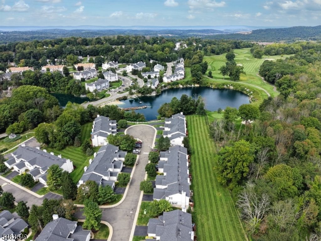 51 Lakeview Dr, Hamburg Boro, NJ 07419 — photo 4