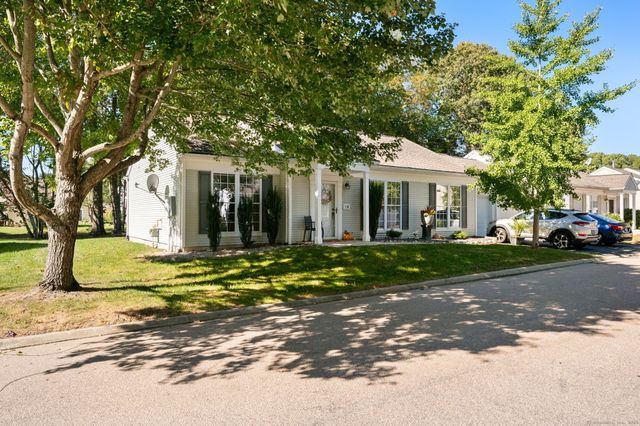 16 Beechwood Drive, Waterford, CT 06385