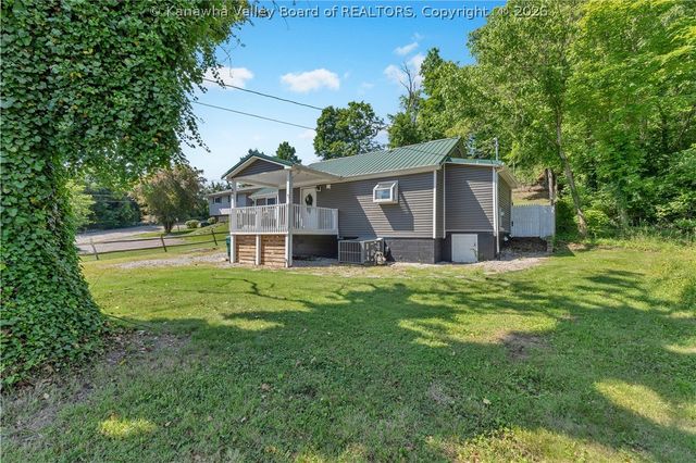 449 Strawberry Road, St Albans, WV 25177