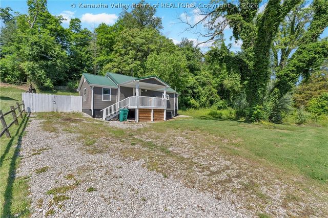 449 Strawberry Road, St Albans, WV 25177