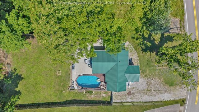 449 Strawberry Road, St Albans, WV 25177