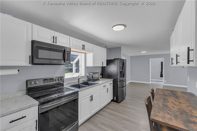 449 Strawberry Road, St Albans, WV 25177