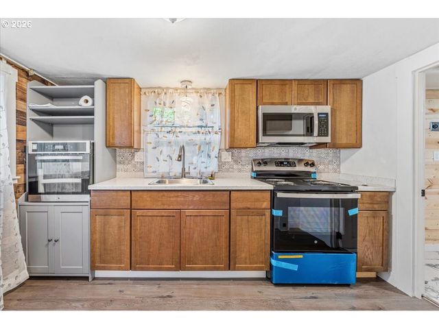 11126 Se BOISE St, Portland, OR 97266