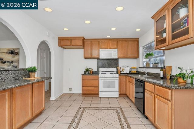 1475 Bassett Dr, Concord, CA 94521