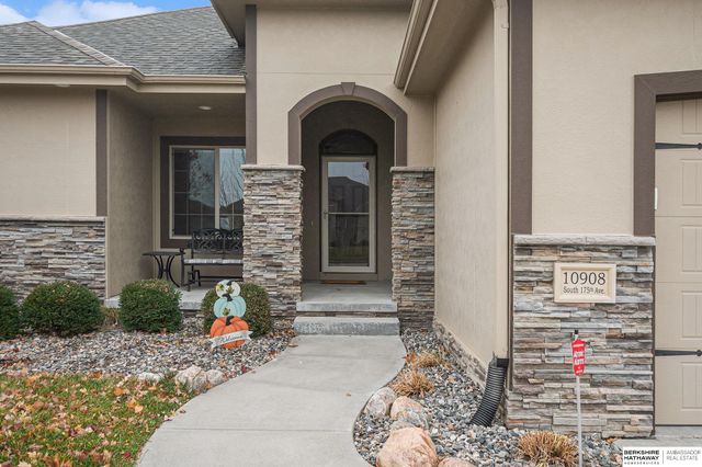 10908 S 175th Avenue, Omaha, NE 68136