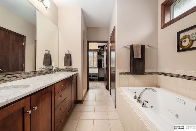 10908 S 175th Avenue, Omaha, NE 68136