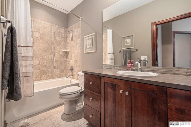 10908 S 175th Avenue, Omaha, NE 68136