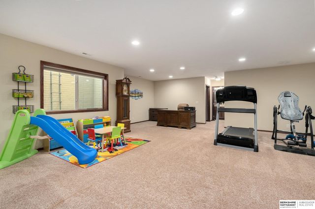 10908 S 175th Avenue, Omaha, NE 68136