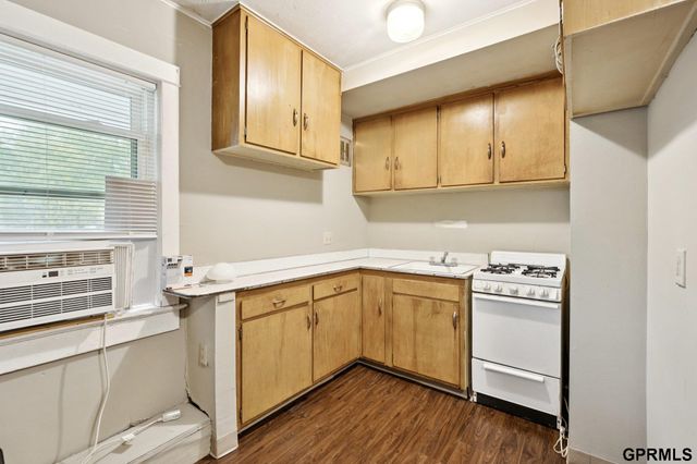 1738 S 32Nd Avenue, Omaha, NE 68105