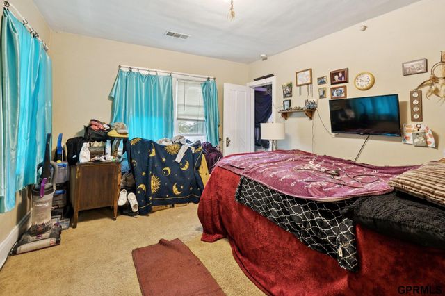 1738 S 32Nd Avenue, Omaha, NE 68105