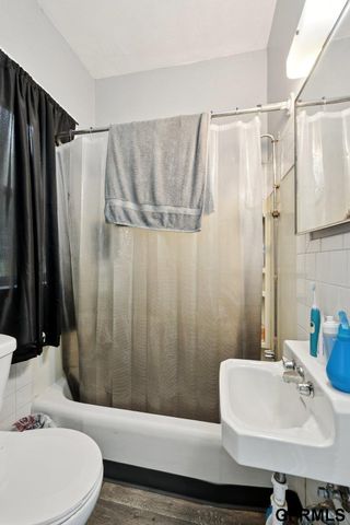 1738 S 32Nd Avenue, Omaha, NE 68105