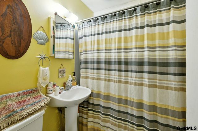 1738 S 32Nd Avenue, Omaha, NE 68105