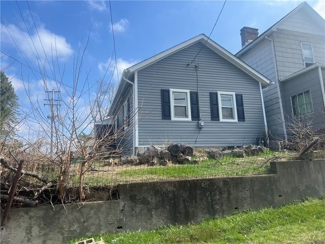 1227 Porter St, Conway, PA 15027