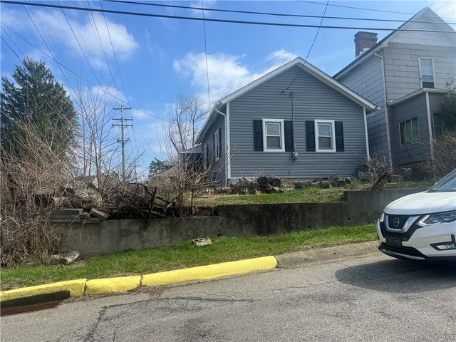 1227 Porter St, Conway, PA 15027