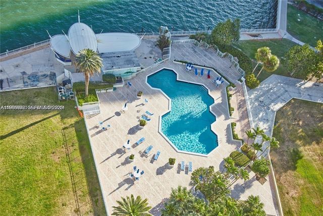 11111 Biscayne Blvd 18E, Miami, FL 33181