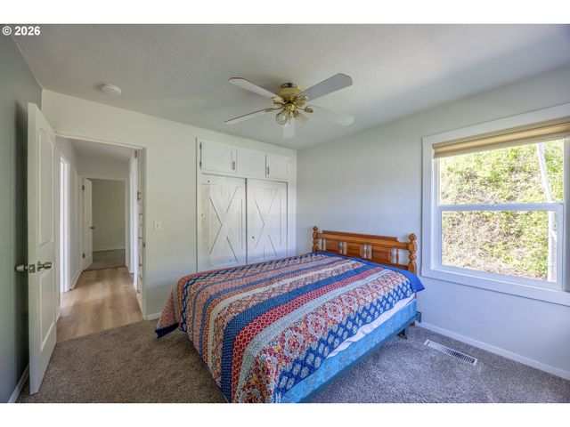 1830 Nw GOETZ St, Roseburg, OR 97471