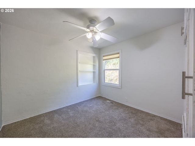 1830 Nw GOETZ St, Roseburg, OR 97471