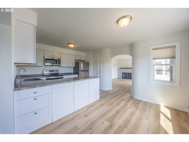 1830 Nw GOETZ St, Roseburg, OR 97471