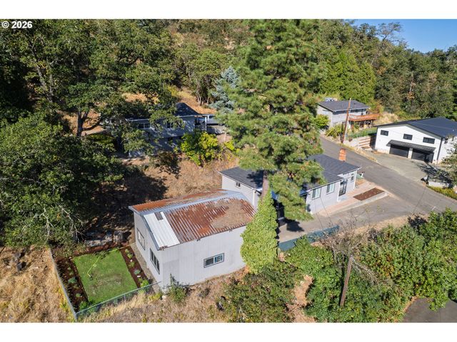 1830 Nw GOETZ St, Roseburg, OR 97471
