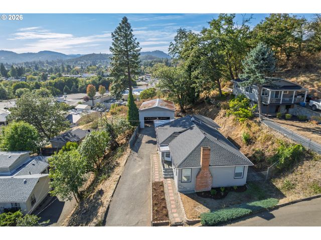 1830 Nw GOETZ St, Roseburg, OR 97471