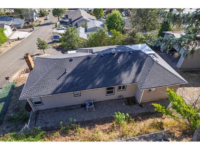 1830 Nw GOETZ St, Roseburg, OR 97471