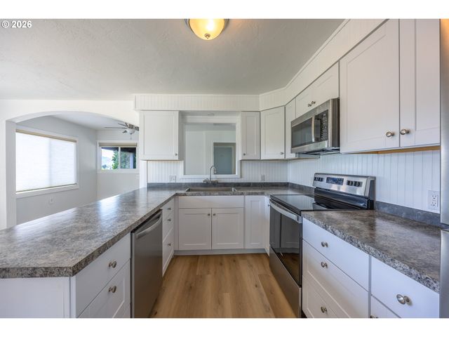 1830 Nw GOETZ St, Roseburg, OR 97471