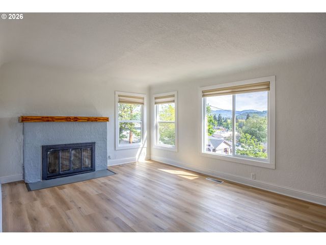 1830 Nw GOETZ St, Roseburg, OR 97471