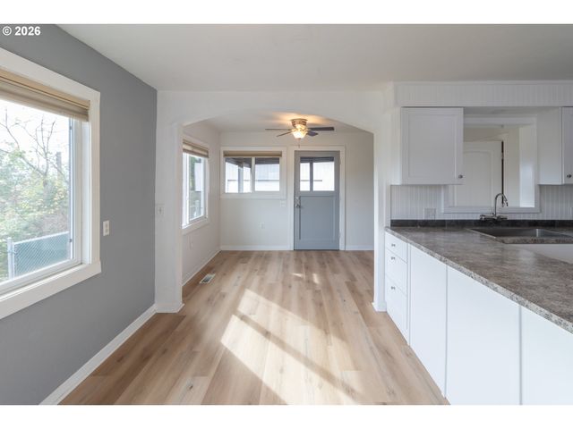 1830 Nw GOETZ St, Roseburg, OR 97471