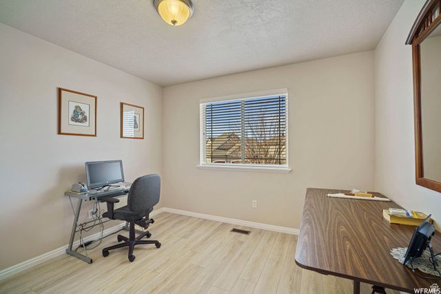 902 ROMSEY CT, North Salt Lake, UT 84054