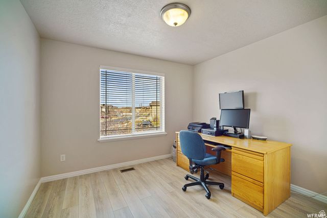 902 ROMSEY CT, North Salt Lake, UT 84054