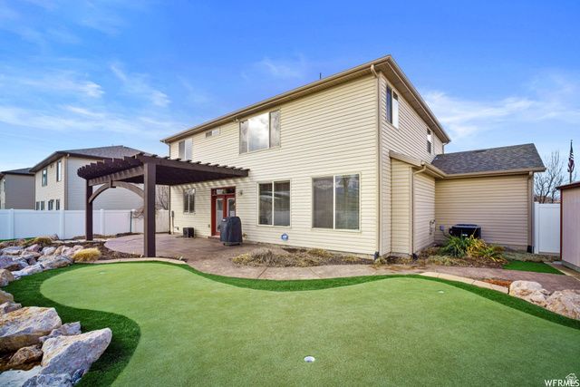 902 ROMSEY CT, North Salt Lake, UT 84054