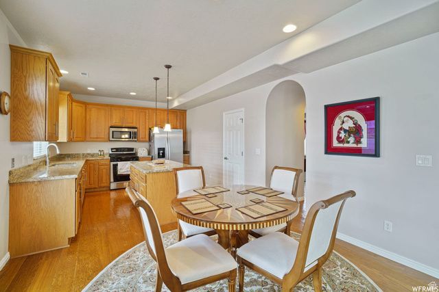 902 ROMSEY CT, North Salt Lake, UT 84054